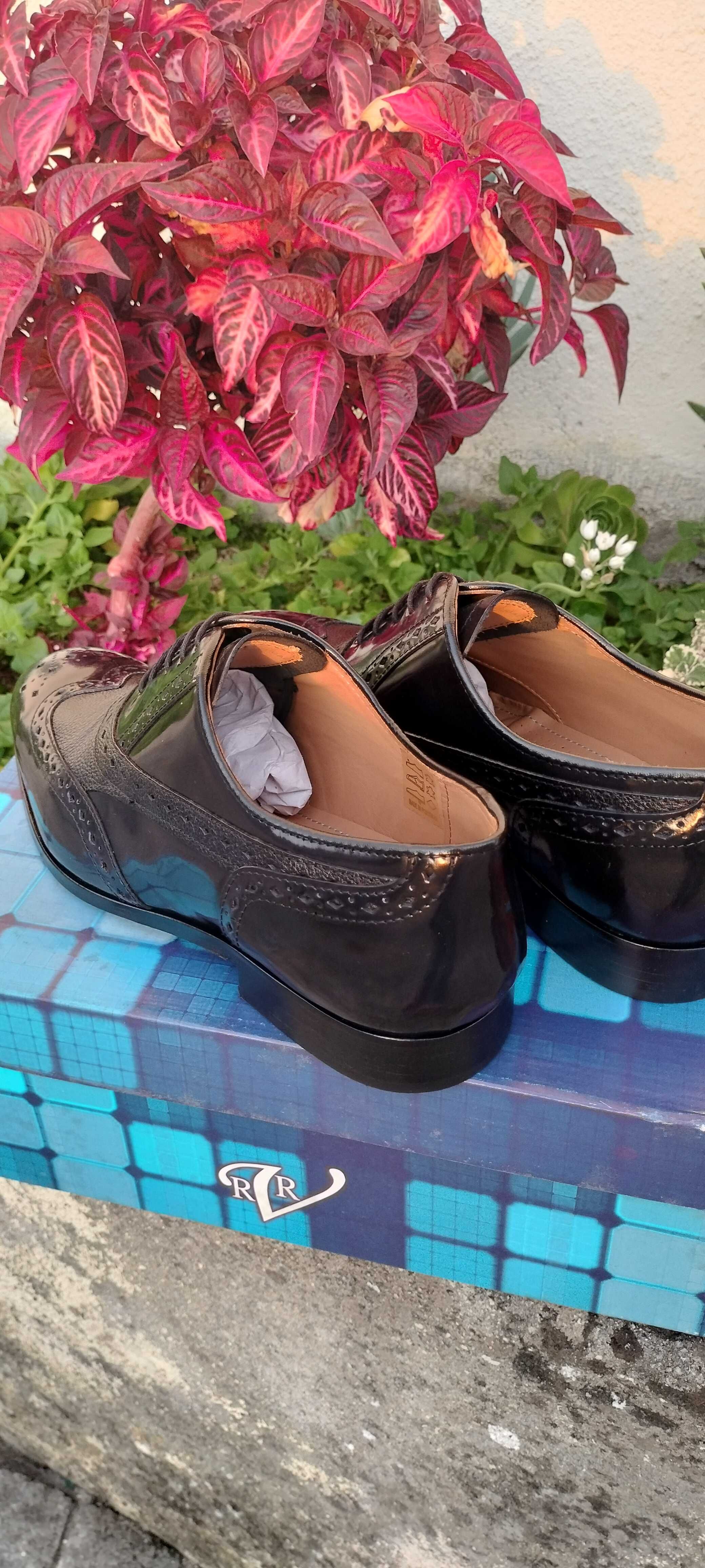Sapatos em pele de qualidade