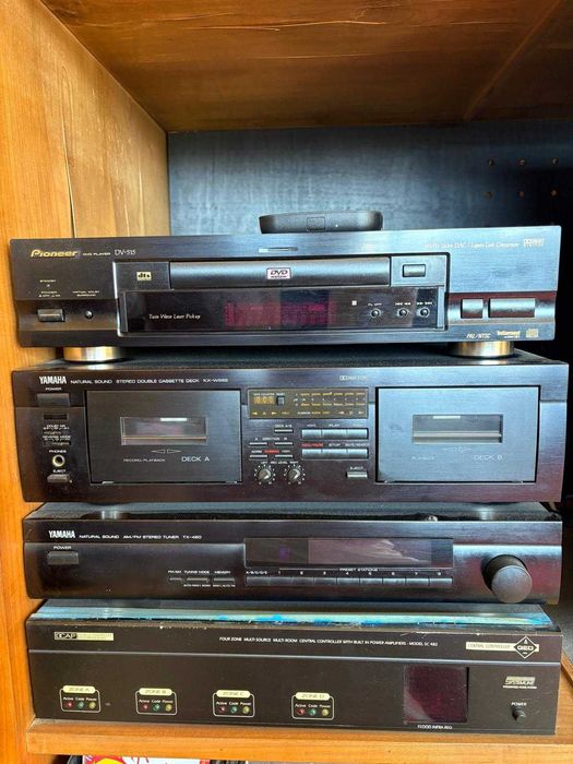 4 itens: Distribuidor de som + DVD + Leitor duplo de cassetes + rádio