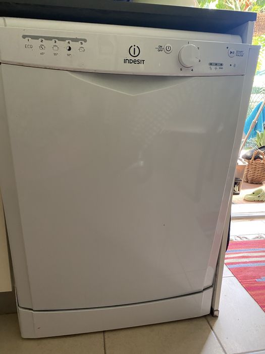 Máquina lavar loiça Indesit