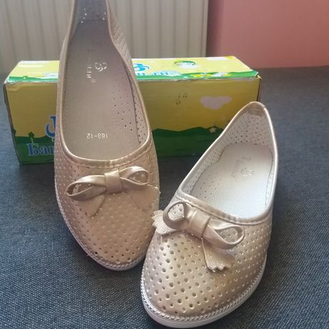 Взуття для дівчинки