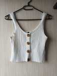 Biały crop top z guziczkami H&M S
