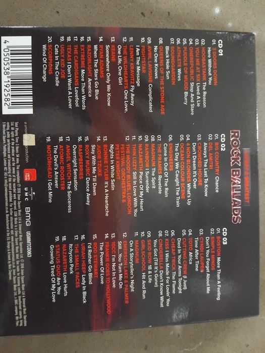 Csixa com 3 cds Rock Ballads novos