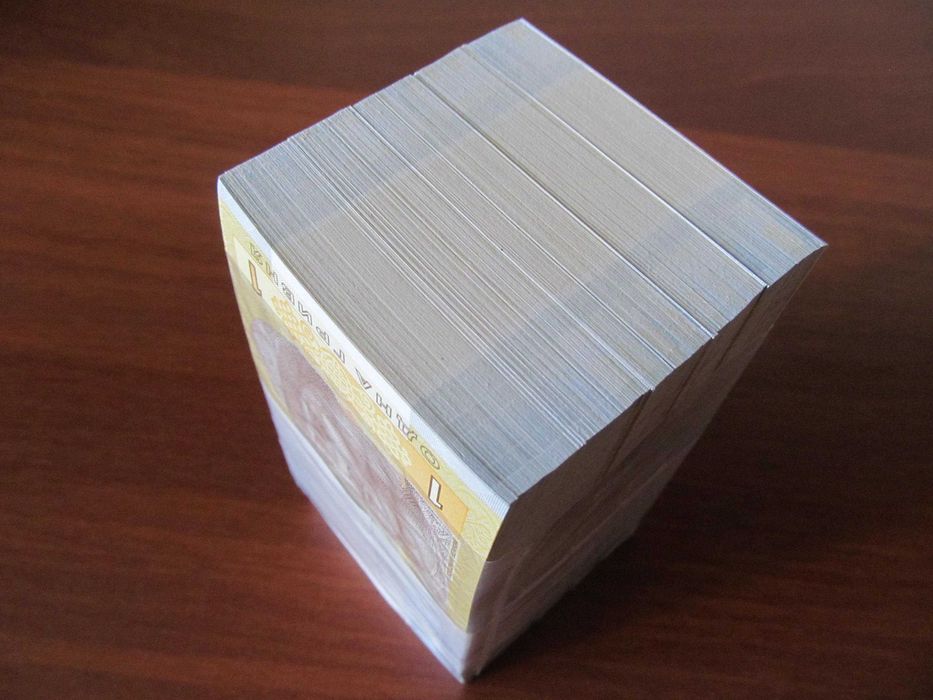 1 гривня 2014рік 5корінців по 100штук