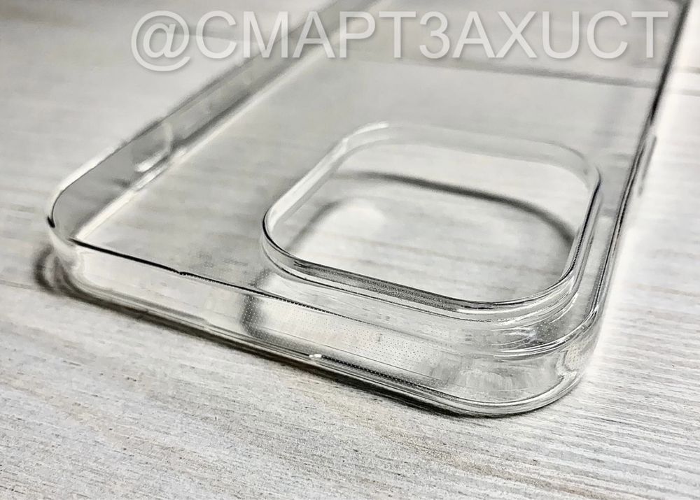 Чехол на iPhone прозрачный силиконовый 0,8мм