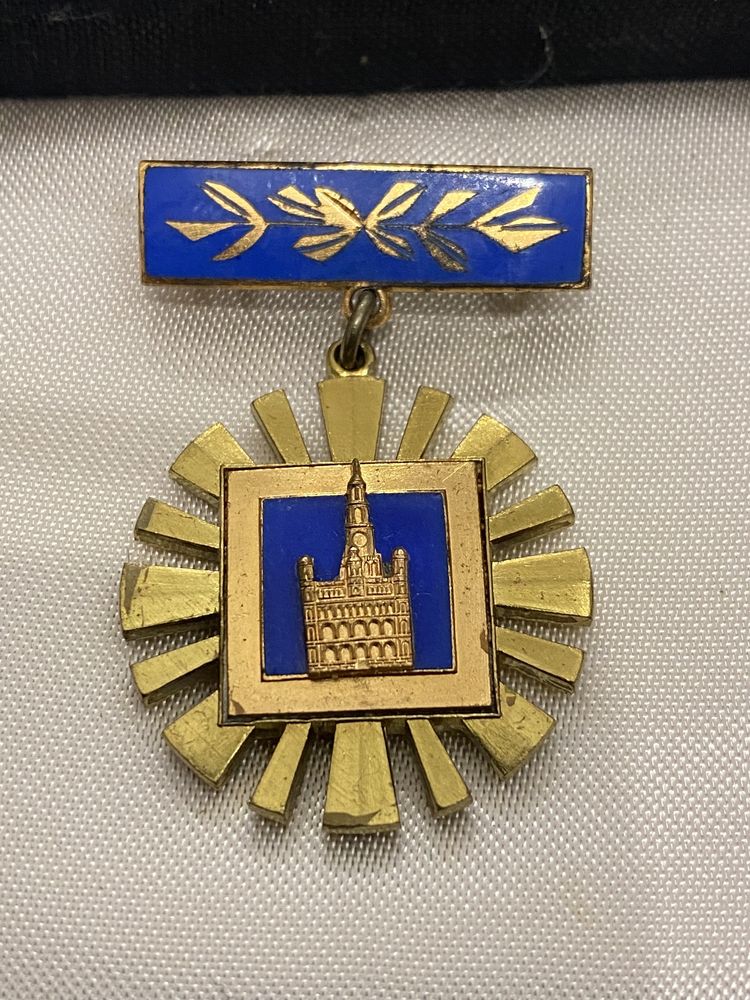 Odznaka Zasłużonemu Obywatelowi miasta Poznania Złocony tombak