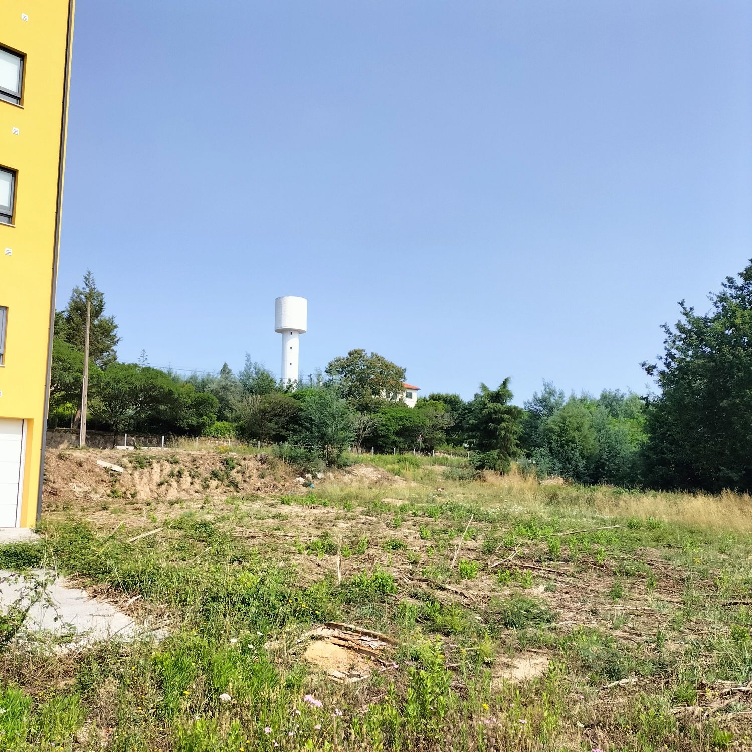 Lote de terreno na urbanização da Catraia.