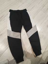 Czarne spodnie dresowe H&M