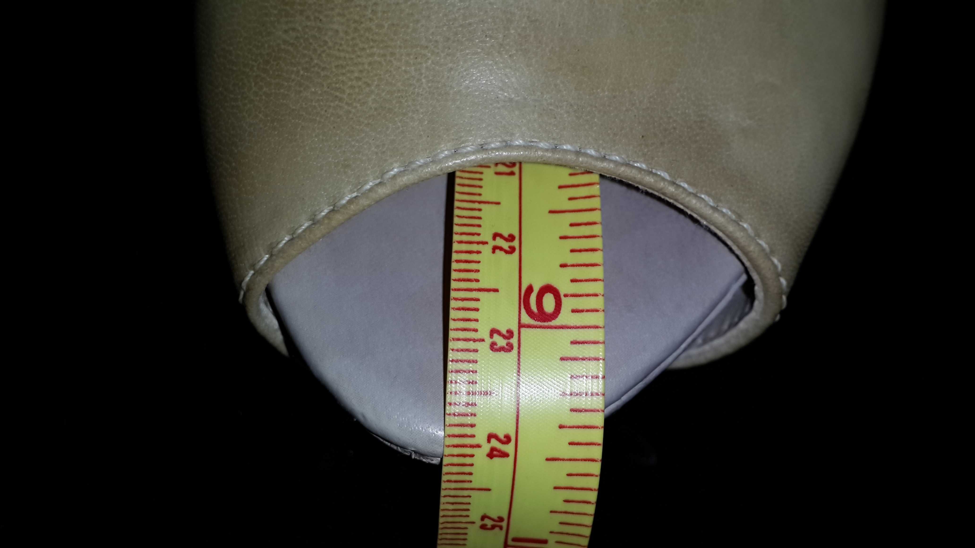 Бежевые женские туфли, Италия. Размер 37. Каблук - 12 см.