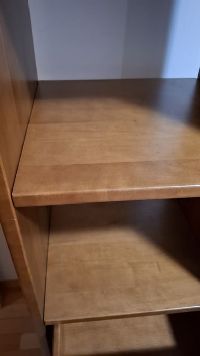 Estante com 4 gavetas