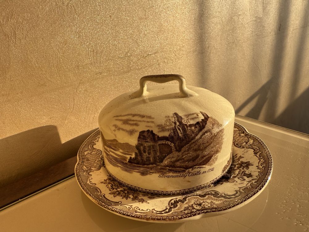 Продам сервиз тарелки, салатницы, масленица