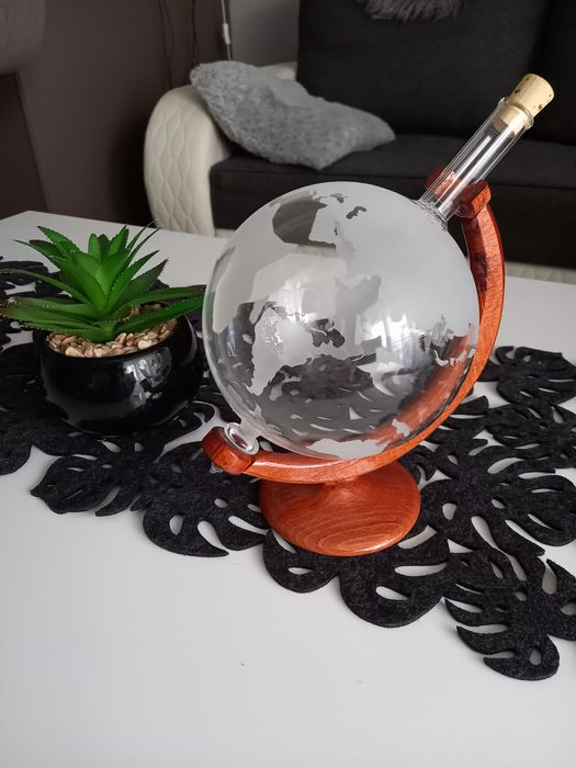 Karafka globus poj. 1l piękna
