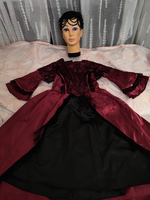 Strój dworski przebranie dwórka księżniczka suknia tiara 134/145 cm