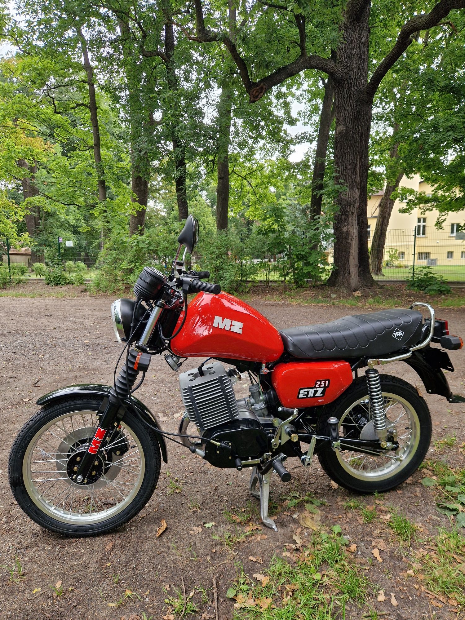 MZ ETZ251 e po renowacji części DDR śruby ESKA ideał zarejestrowana