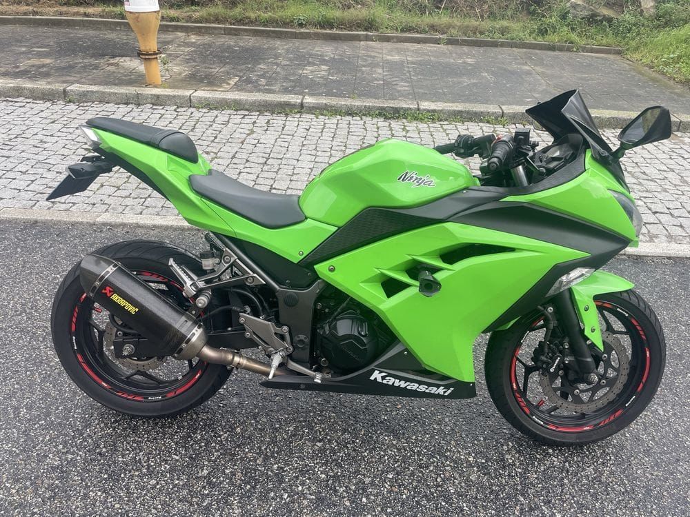 Kawasaki Ninja 300 de 2016 impecavel