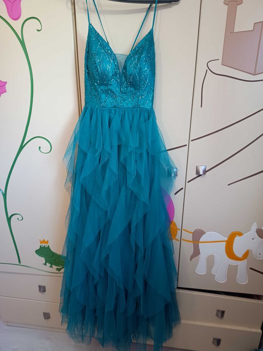 Turkusowa sukienka wieczorowa