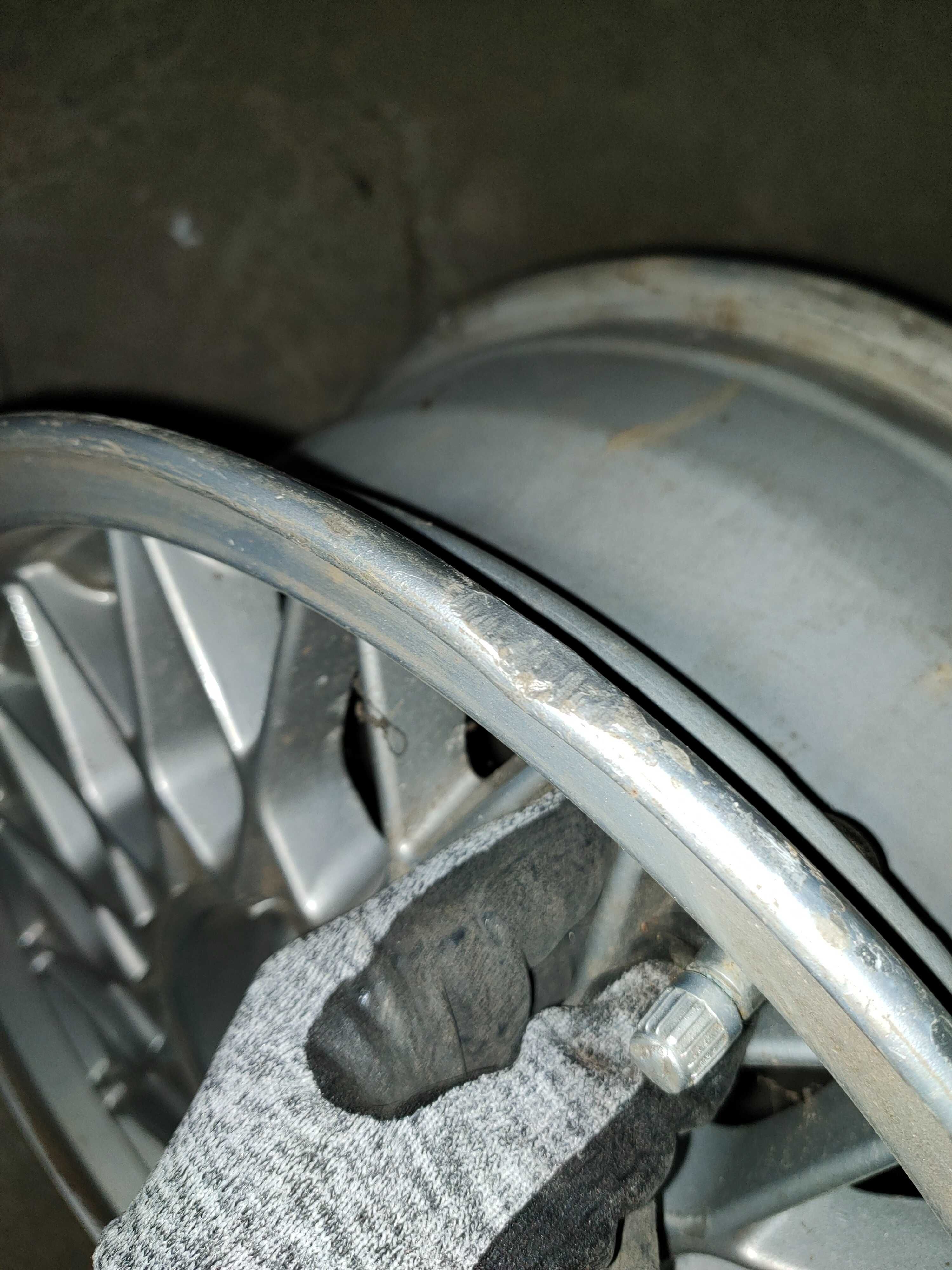 Felgi BBS Styling 15"   3 szt.   BMW E 30  wraz z deklami