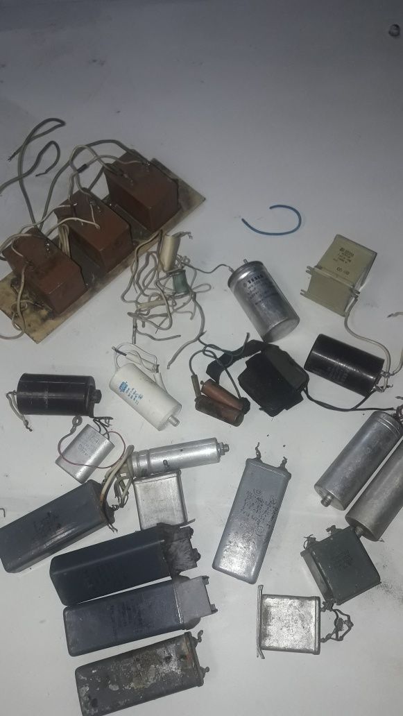 Ємкостя, конденсатори  різні для запуску двигуна