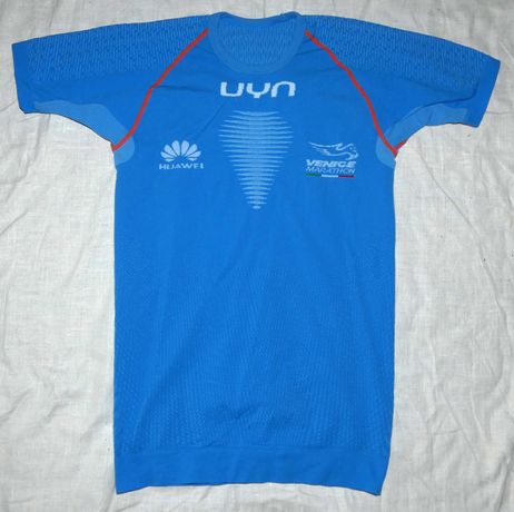 Крутая футболка для марафона UYN  - новая