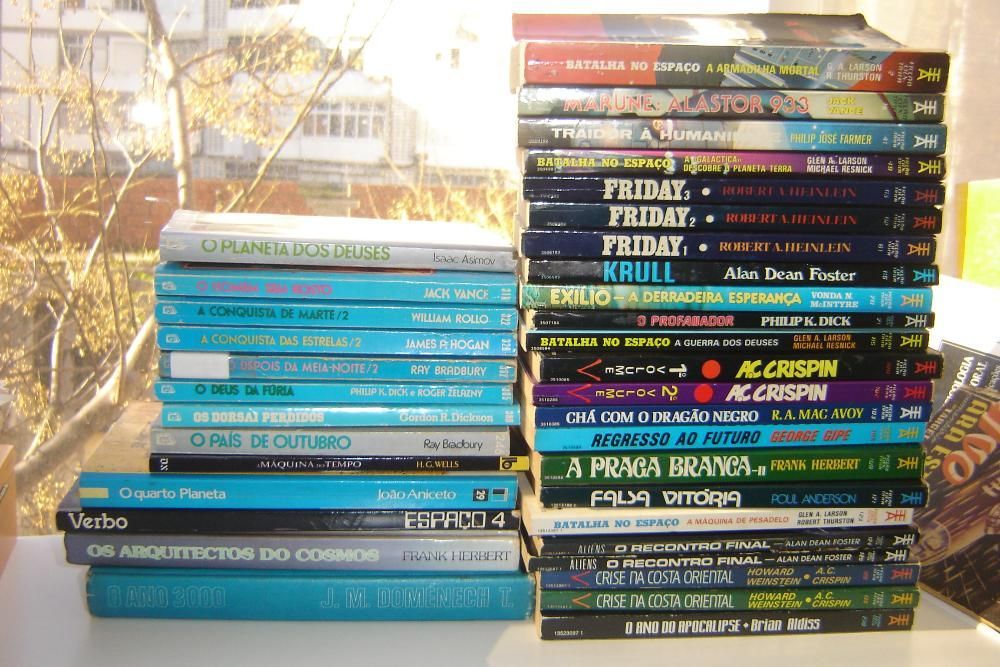 Lote de 21 Livros de Ficção Científica (Excelente Oportunidade)