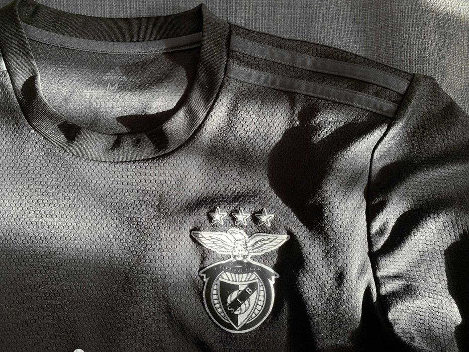 Camisola alternativa preta e prateada Benfica época 2020, 2021
