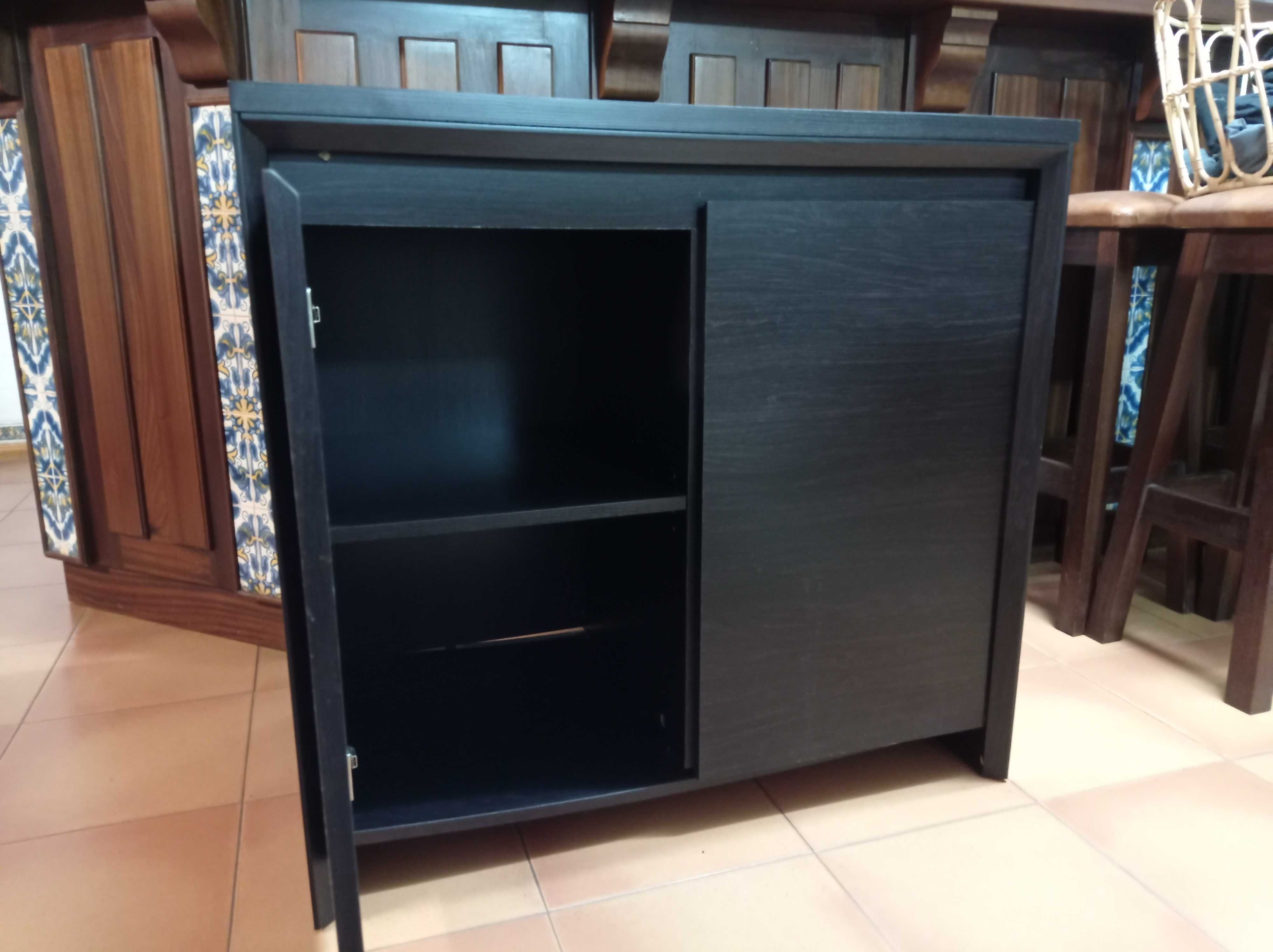 Armário Pequeno de Duas Portas 80x50x85