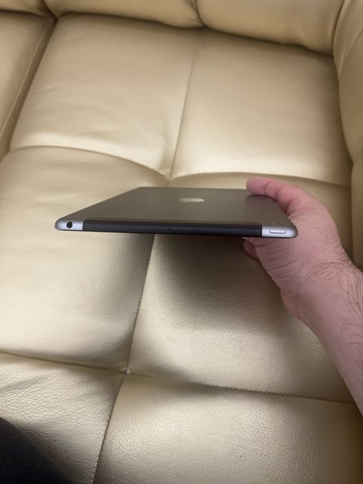 IPad Air 64 гб A1475