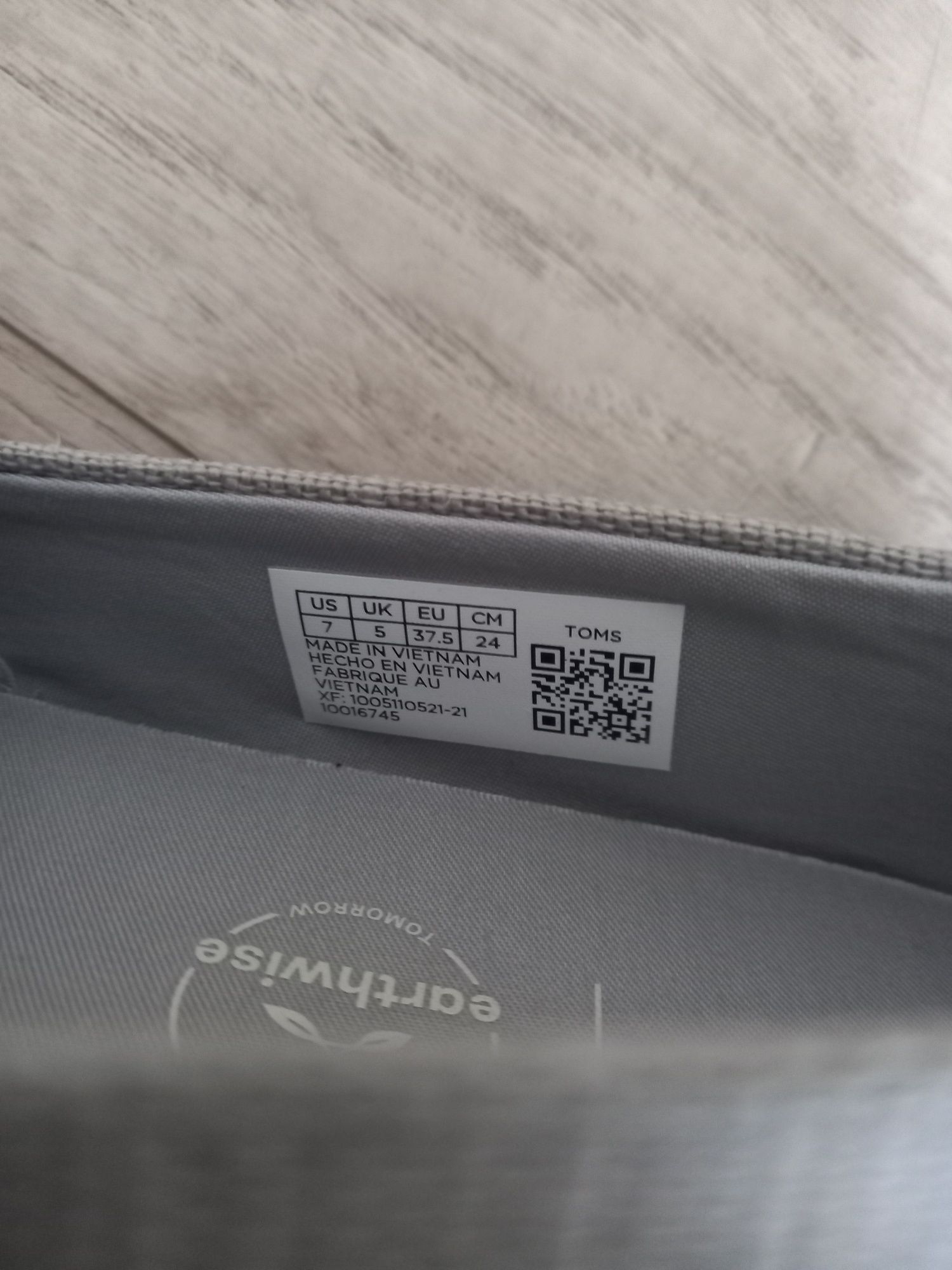 Продам мокасины слипоны TOMS
