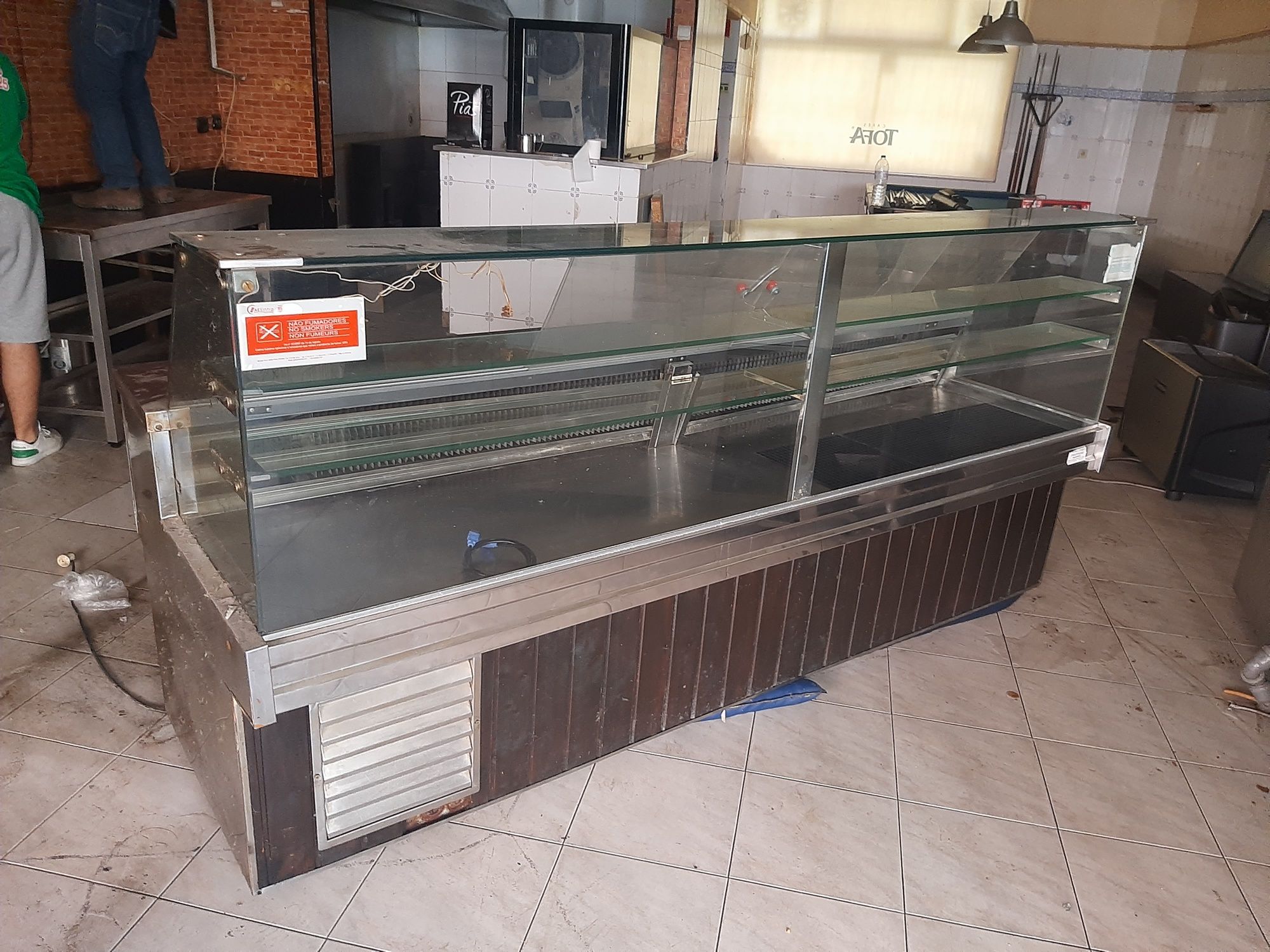 vitrine expositora refrigerada para restauracao