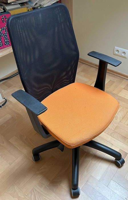 Krzesło obrotowe dla dziecka