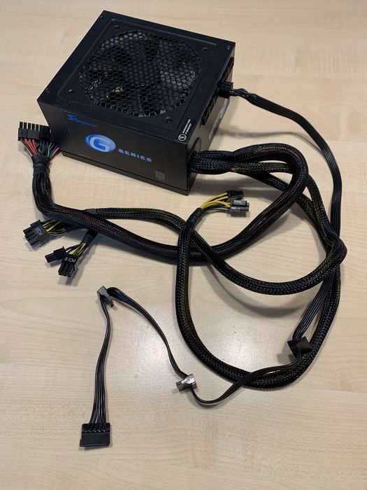 Zasilacz Seasonic ssr-650rm 650w 80 plus gold pół modularny.