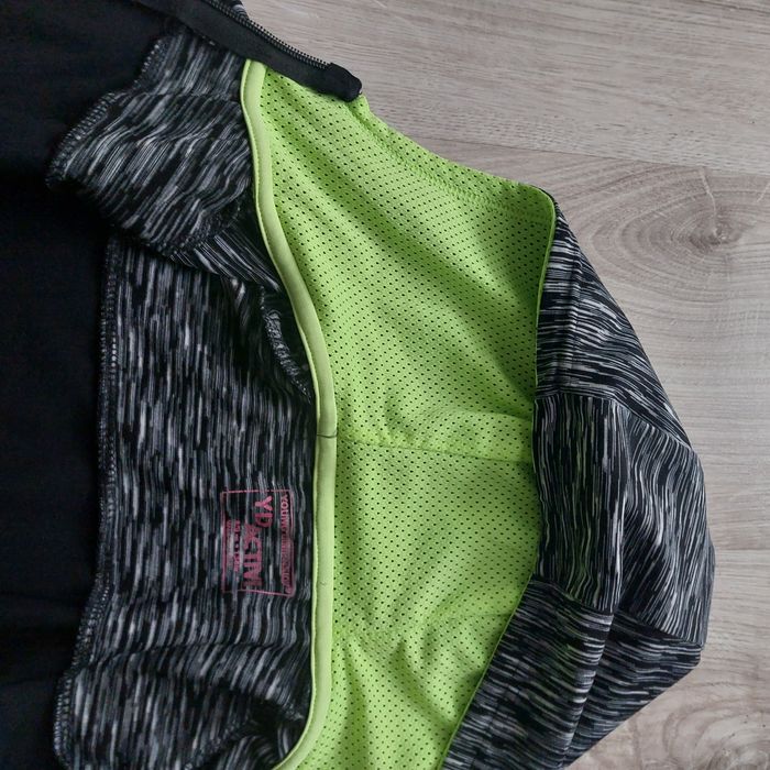 Bluza z kapturem sportowa swetr narzuta rozmiar 134 dziewczynka