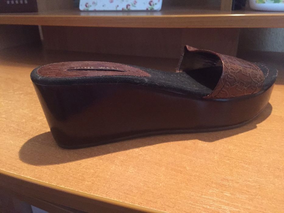 Продам шлепанцы на тонкетке