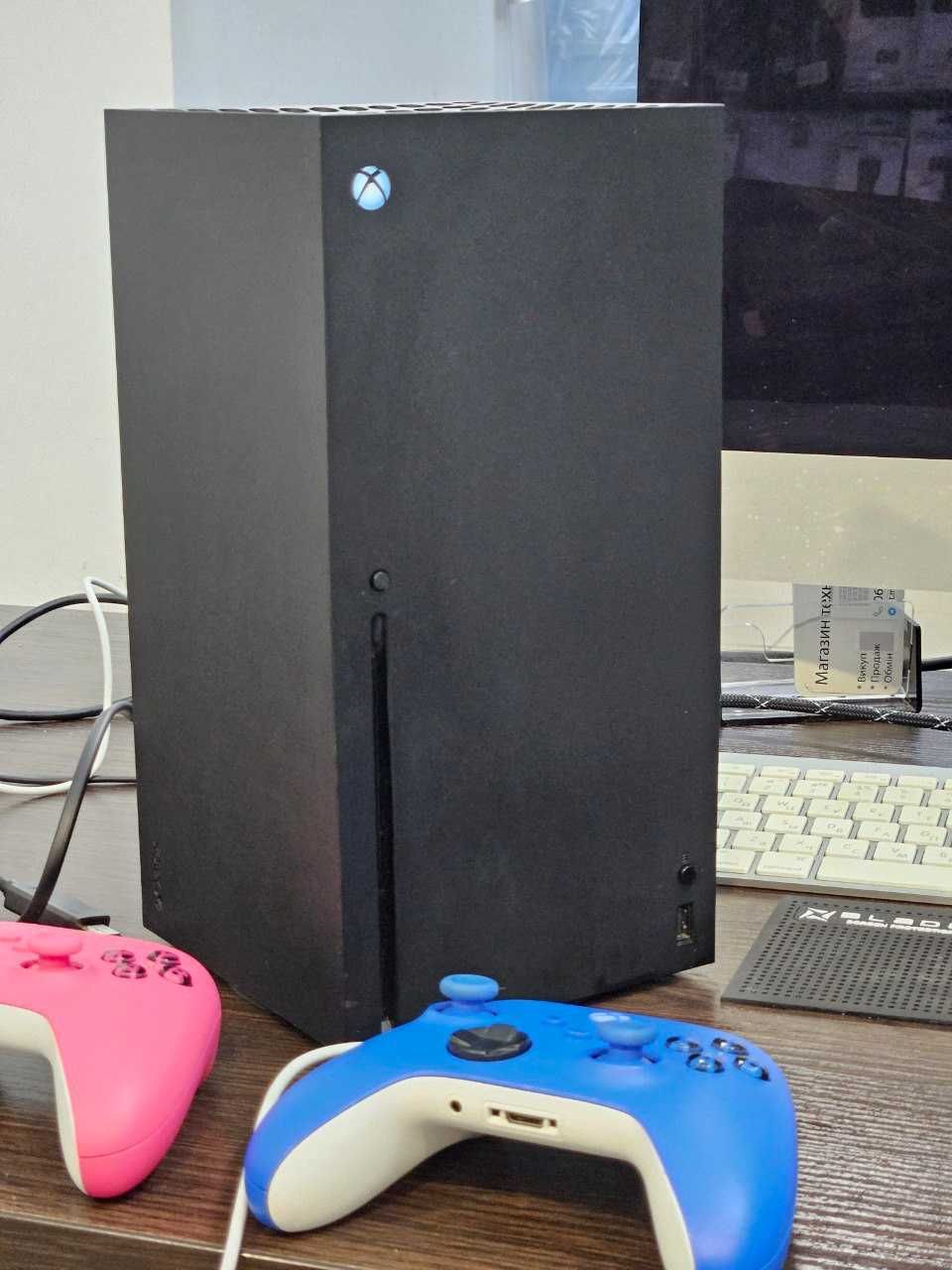 Отличный Xbox series X 1tb 2 геймпада