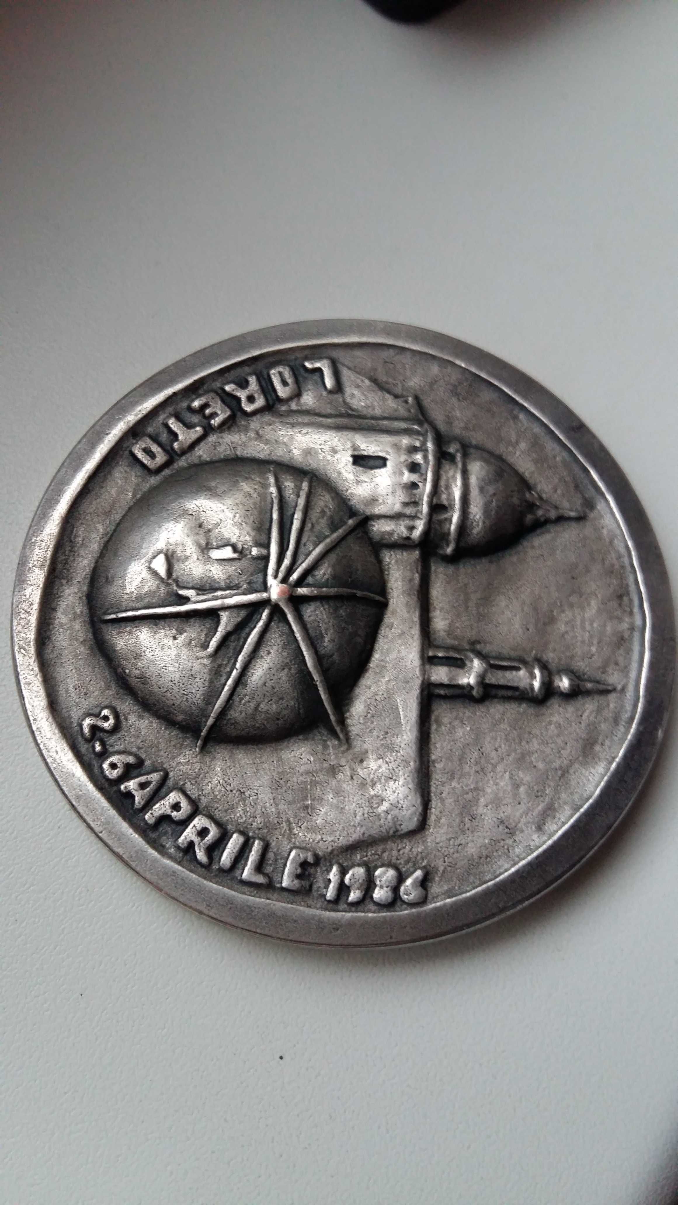 Medalion srebro-posrebrzany z 1936 roku.