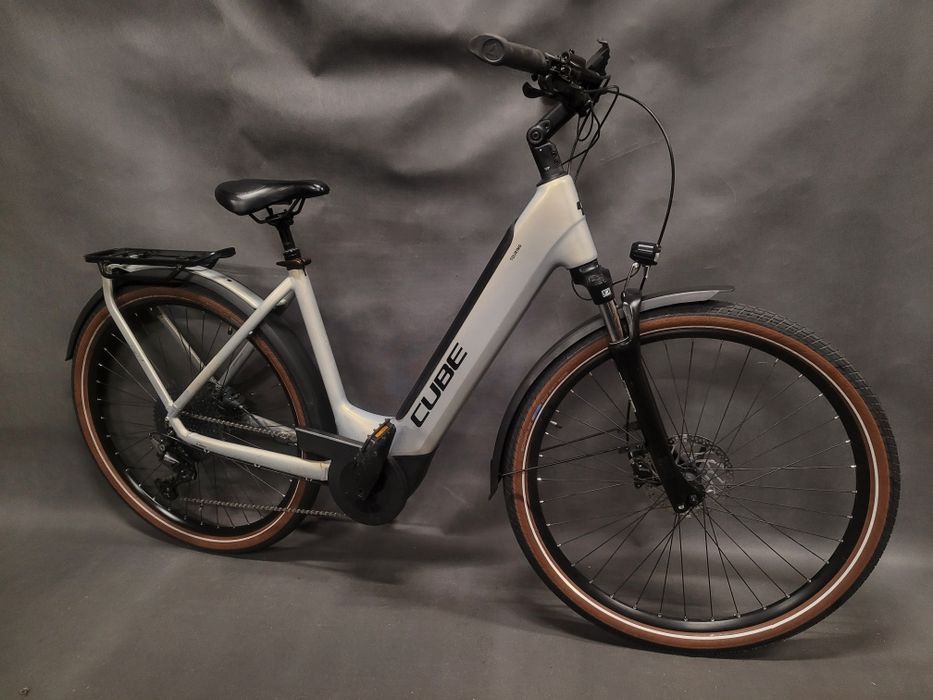 Rower elektryczny Cube Touring Hybrid 625 PRO_ Shimano_ Bosch Smart