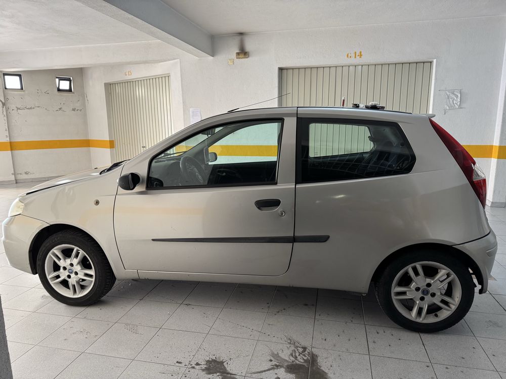 Fiat Punto 2004 carro fiavel do dia dia