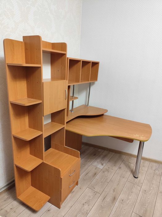 Стіл комп'ютерний кутовий. 150х120х175.