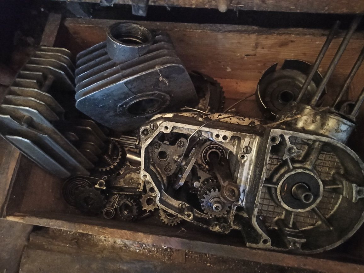 Продам мотор Мінськ 12в, в розборі, колінвал, коробка, корзина щепленя