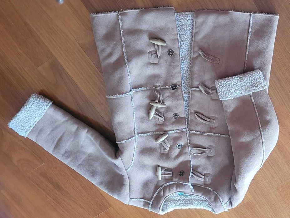 Casaco Canadiana Bege (cor meia de leite) com pelo interior tam 4 anos