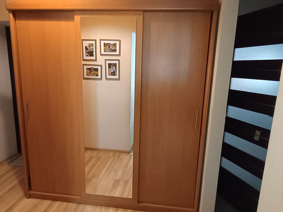 [REZERWACJA] Szafa duża z przesuwnymi drzwiami i lustrem 205/58/190cm