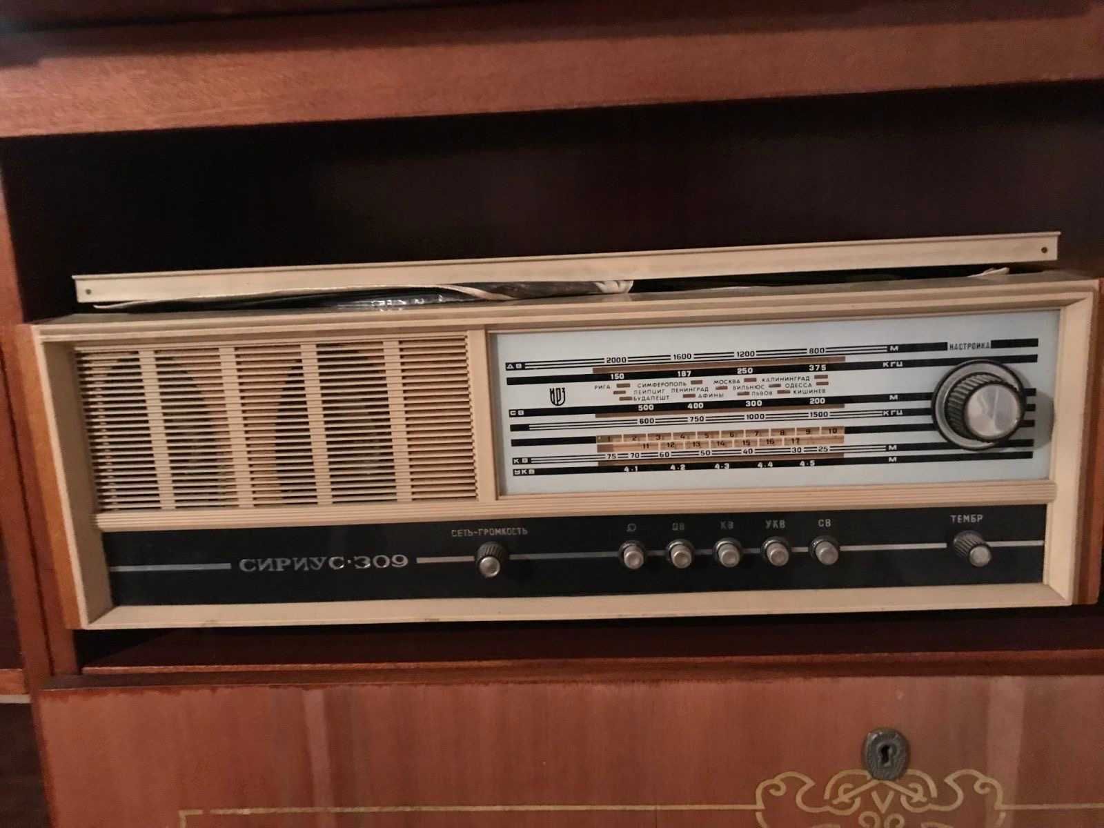 Продам радиопроигрыватели советских времён.