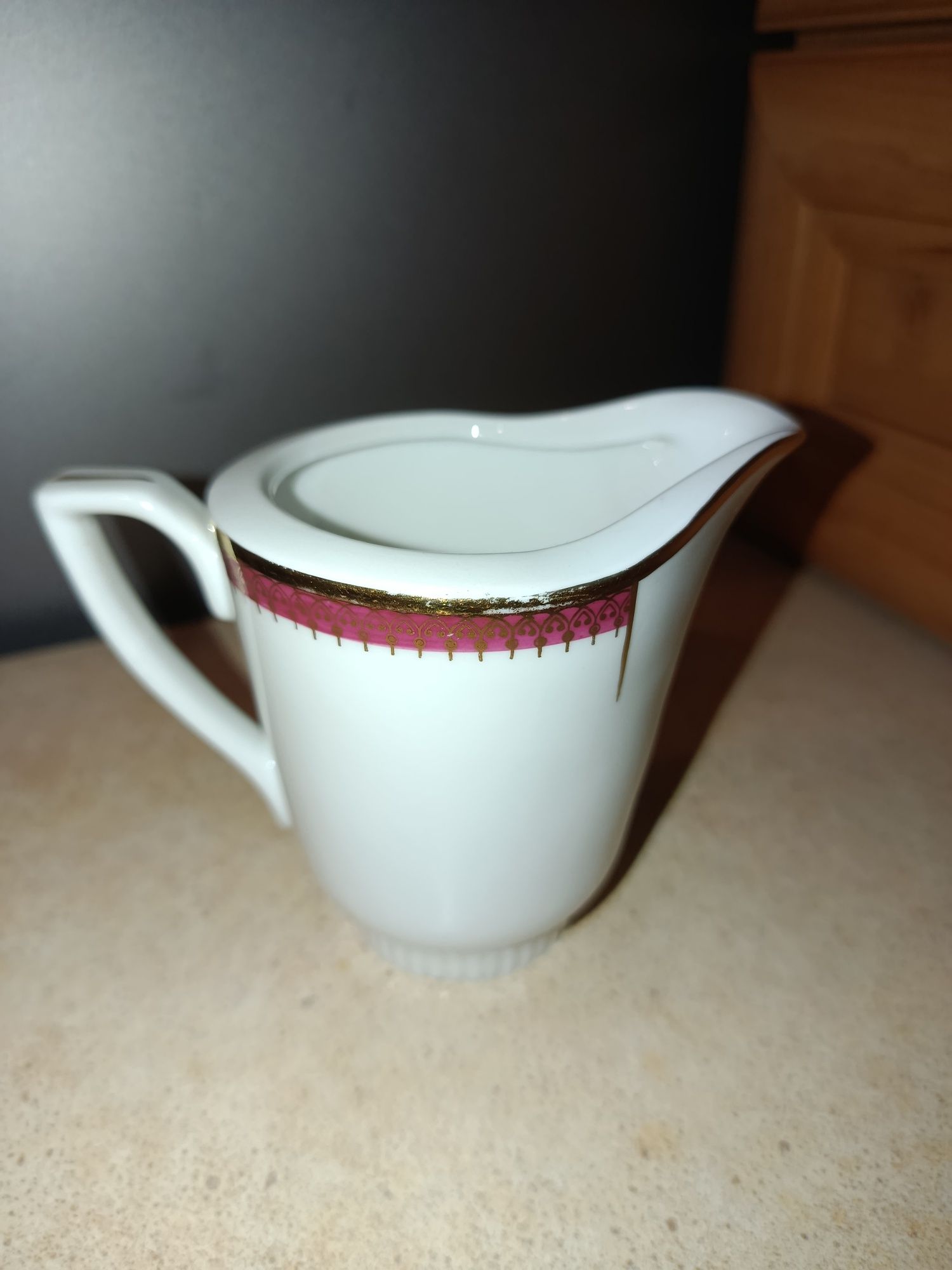 Śliczny stary mlecznik porcelana Karolina