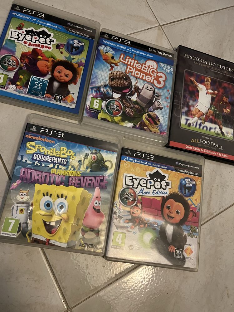 Playstation 3 com comando e jogos!