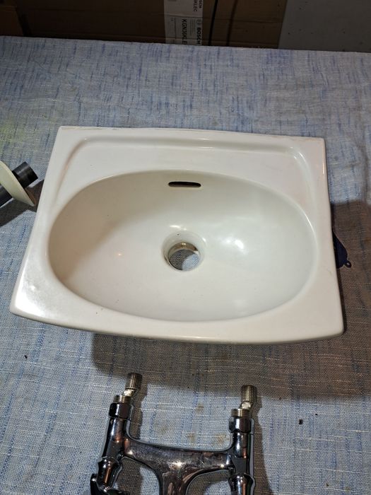 Mala uzywana Umywalka do WC.