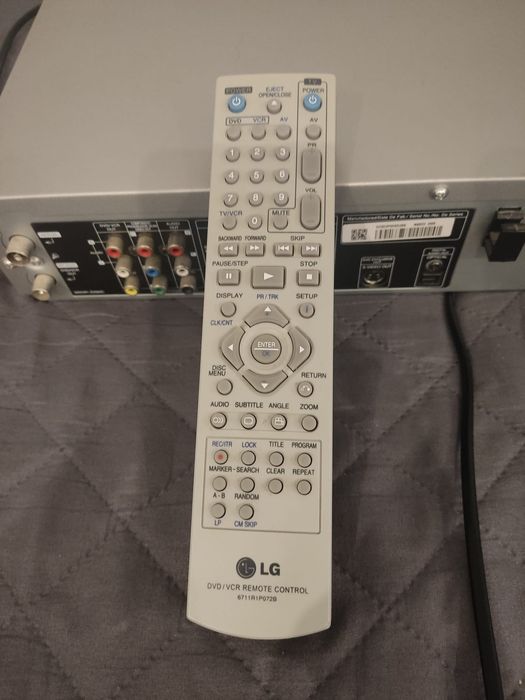 Odtwarzacz DVD VHS V8806V