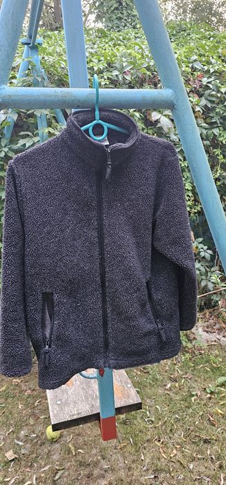 Czarno-szara bluza na chłodniejsze dni