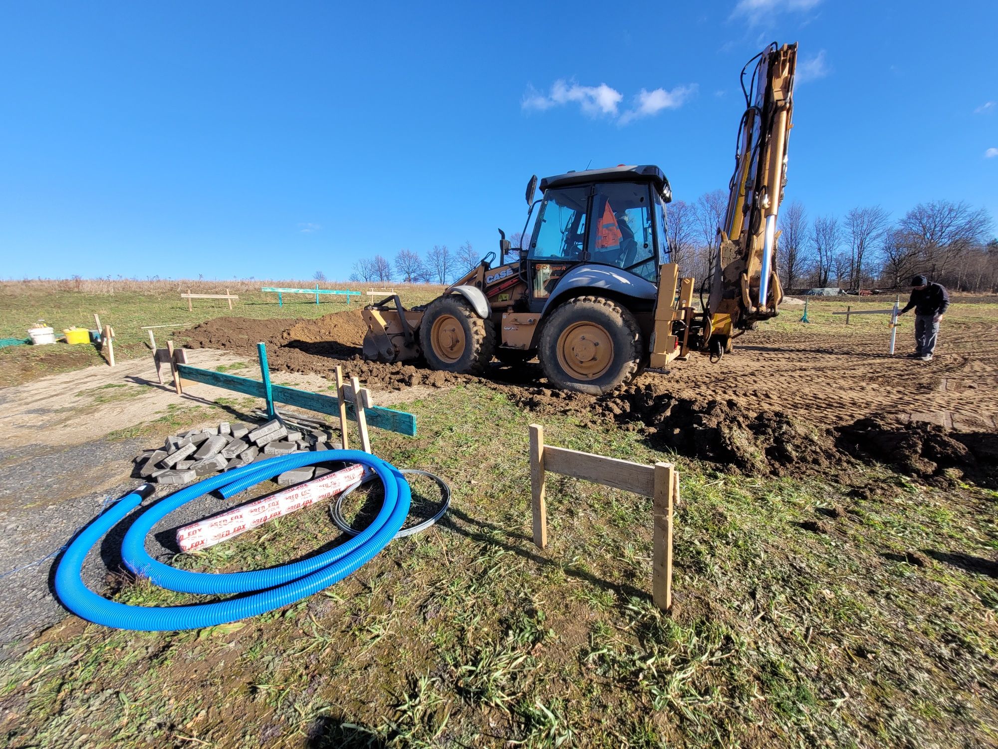 Usługi koparką koparko - ładowarką. Prace ziemne. Wykopy.