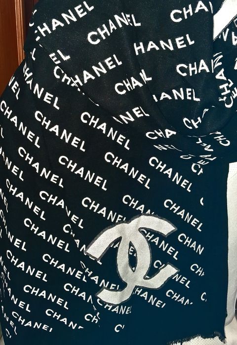 Piekny szal dwustronny Chanel Paris Nowy