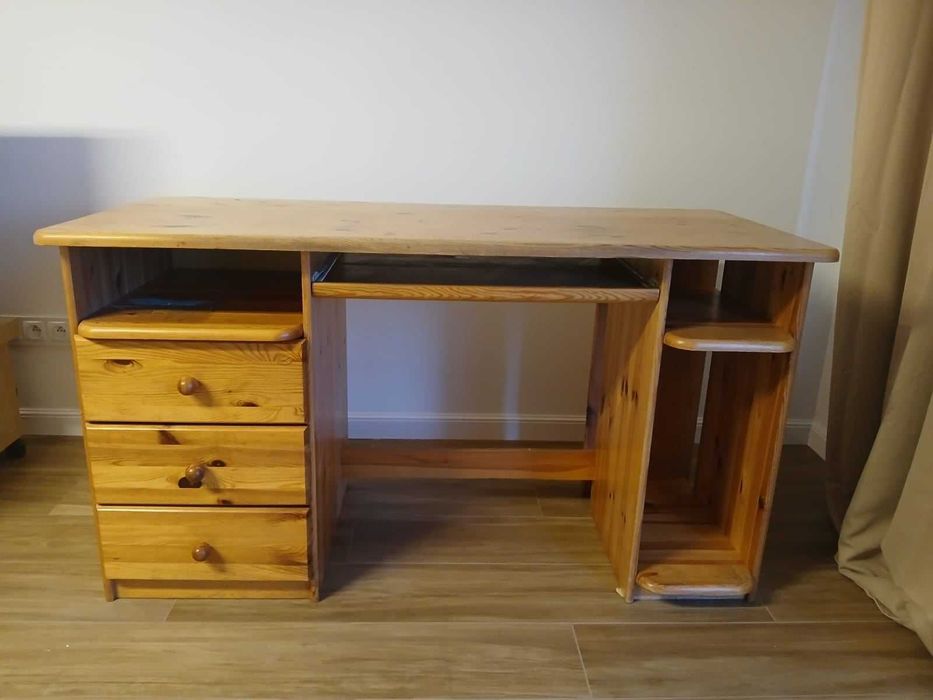 Solidne biurko sosnowe