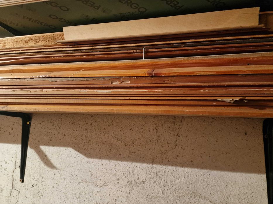 Resztki boazerii z demontażu